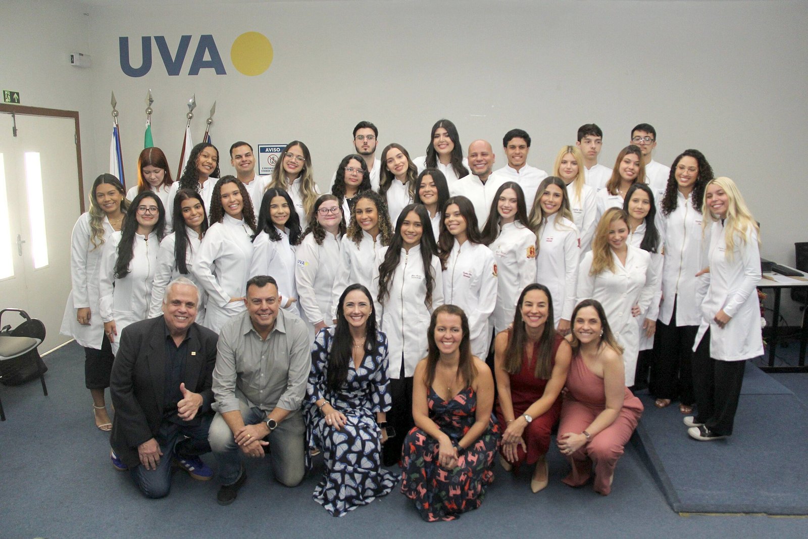 Sonhos que vestem branco: a emocionante Cerimônia do Jaleco da UVA Barra inicia a jornada de uma nova geração de dentistas com propósito e coração.